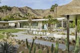 A Stale Desert Midcentury Gets a Punched-Up Personality