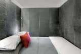 The interior of the bed container is covered with Italian cowhide dyed dark gray. 