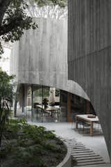 A north-facing courtyard and garden sits between the two concrete pavilions. 