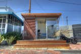 A k3 series prefab office completed in Venice, California. All kitHAUS prefabs come with SIP panels, dual-layer low-e glazing, and other energy-saving features for a minimal ecological footprint. 