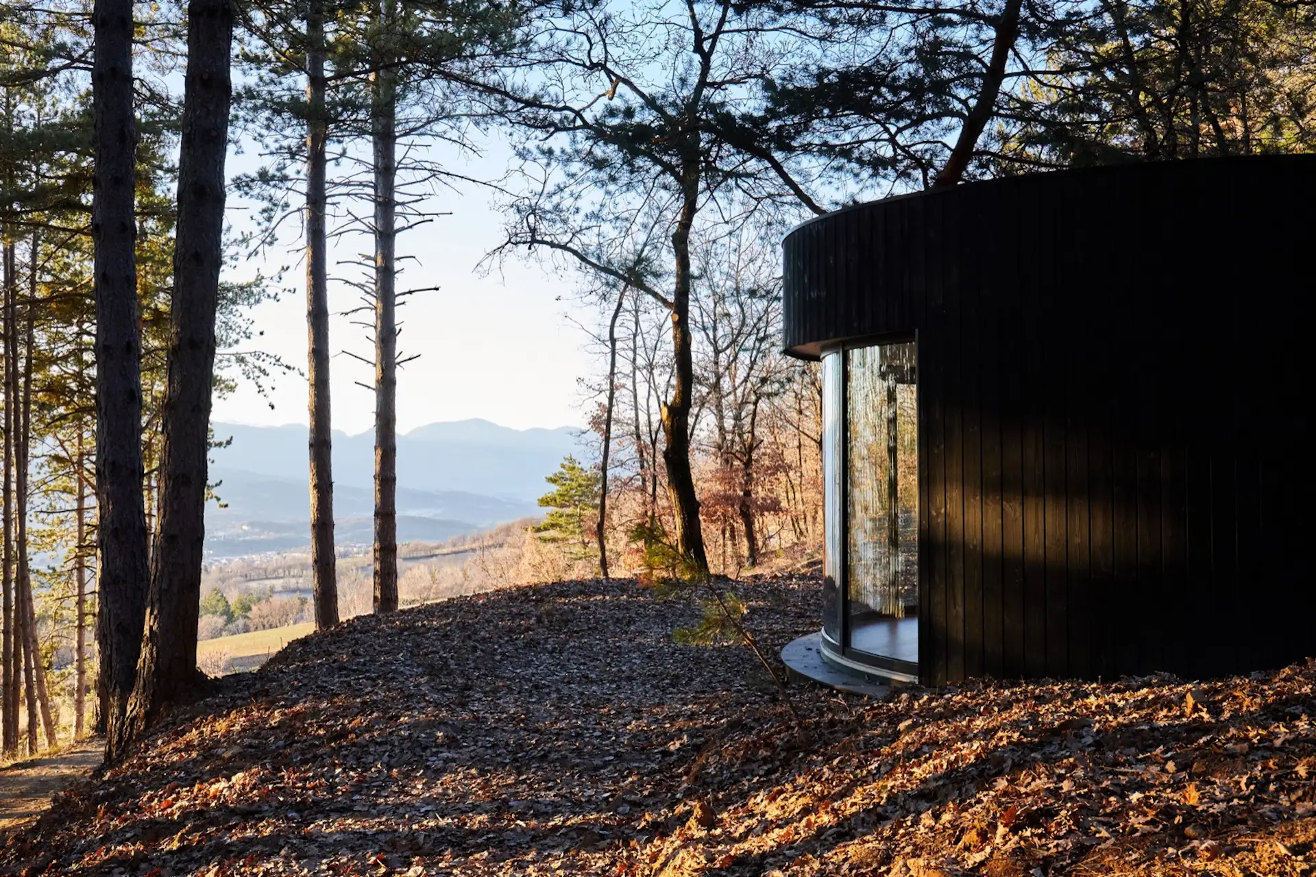 The standard LumiPod is clad in charred Douglas fir siding inspired by the traditional Japanese Shou Sugi Ban method of wood preservation. Clients can also choose from a variety of cladding options.