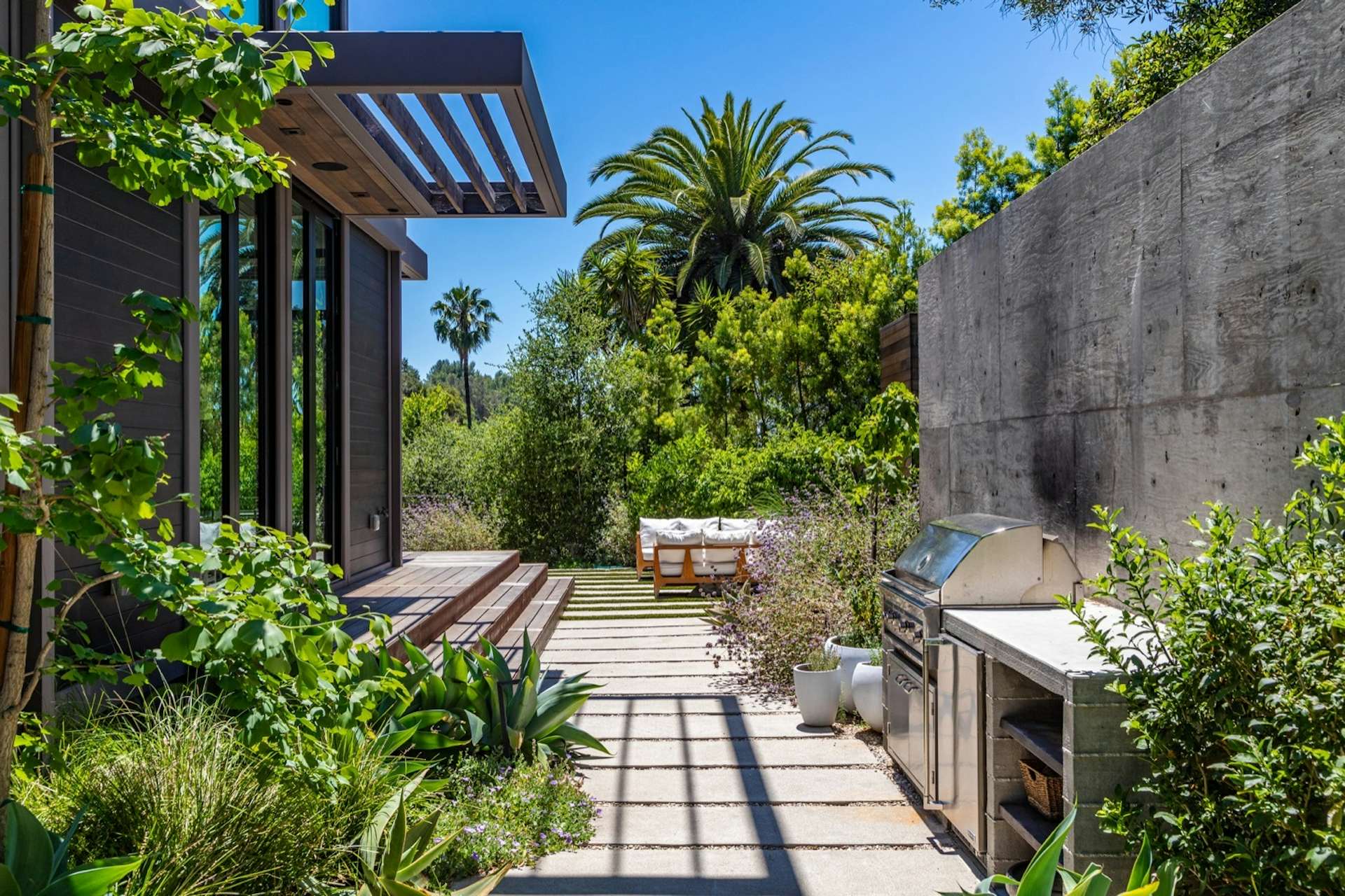 Photo 11 of 15 in Will Lists His PrefabHybrid Home in Beverly