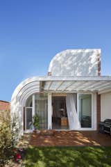 "The luscious double curves of Deco House, a gesture that navigates thorny planning guidelines, connects the project to the era of its namesake and introduces some Hollywood razzle dazzle to leafy Kew," say the architects.