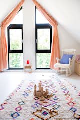 Recyclable resin floors by Senso and birch plywood surfaces tie all three kids’ rooms together.