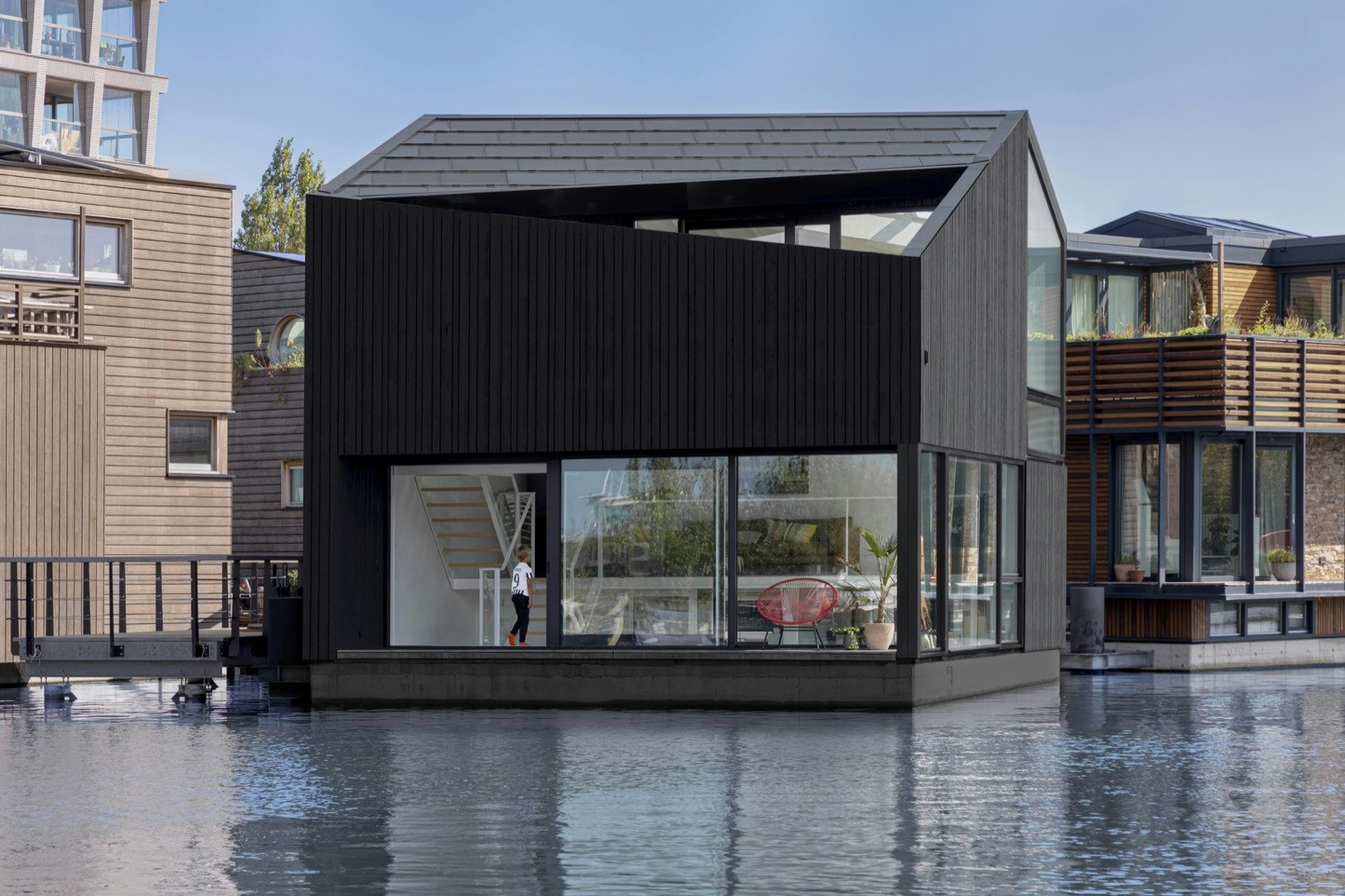 An Off-Grid Floating Home Brings the All-Black Aesthetic to the Canals of  Amsterdam - Dwell