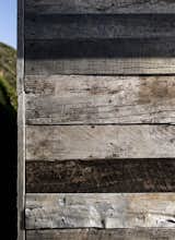 The petroleum-treated reclaimed oak cladding was selected for its corrosion resistance and its rustic look, which helps the cabins blend into their surroundings. 