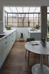 The kitchen area, watching over the front yard through the framework windows. The color scheme was designed to allow a mellow and delicate feel, a sort of an extension of the peaceful outdoors.