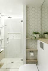 Apartment 1 L´Escala - Master Bathroom Shelves