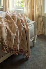 Guest bedroom - colors and materials