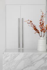 Kitchen, Engineered Quartz Counter, White Cabinet, Refrigerator, and Stone Slab Backsplashe  Photo 9 of 28 in Bayview House by Leader Design Studio