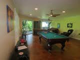 Game/HDTV Room with 2 Queen Futon Beds, Pool Table, Massage Chair, Bath