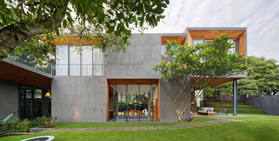 House of Inside and Outside (17 Photos) - Dwell