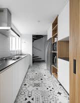 Kitchen  Photo 15 of 27 in CKO Apartment by David Ito Arquitetura