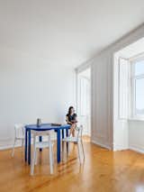 Cutouts and Heightened Ceilings Revive a Portuguese Apartment - Photo 14 of 24 - 