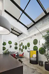 This large, multi-functional lounge is bathed in natural light and provides a break out lounge for community members while also affording informal meetings and work sessions at a standing table.  We also furnish this lounge with custom designed privacy chairs, which are acoustically lined and positioned on casters so that members can sit in them and pivot away from the action if they want heightened privacy.  