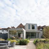 To improve connectivity to the rear garden, Soup Architects stretched a new ground floor extension across the width of the side to open up the eastern section of the house. A living room further knits the residence with the green space.