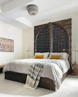 To get the layered look, Maria combined charming rustic and relaxed pieces with modern classics and Scandinavian styles for a cozy yet sophisticated feel. 
