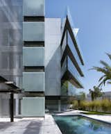 The façades rotated 45º with respect to the orthogonal limits of the plot. 