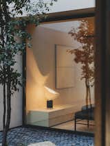 Taccia table lamp by Flos, OW150 bench by Carl Hansen & Son, and work of art by Antonia Ferrer.