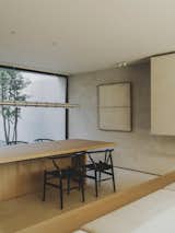 CH24 chair by Carl Hansen & Son, work of art by Antonia Ferrer, and T TABLE by RI HOUSE.