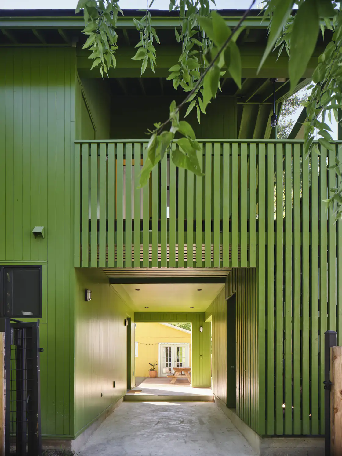 photo-9-of-9-in-picnic-table-house-by-charles-melanson-dwell