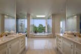 Even in the master bathroom, the new owners will be able to appreciate the breathtaking ocean view.
