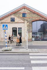 Wingårdh Arkitektkontor AB transformed an abandoned 1898 freight depot into Malmö Saluhall—a culinary wonderland filled with regional delicacies.