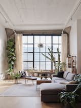 Bold industrial traits, combined with MDa’s signature play of natural light and modern warmth, created the beautiful and livable home of the clients’ dreams.