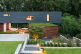 Exterior, House Building Type, Green Roof Material, Flat RoofLine, and Wood Siding Material  Photo 2 of 16 in Split Box House by DiG Architects