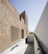 A Slender Brick House Keeps Things Cool in the South of Spain - Photo 8 of 17 - 