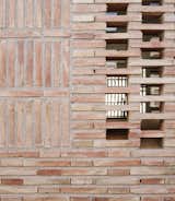 A Slender Brick House Keeps Things Cool in the South of Spain - Photo 14 of 17 - 