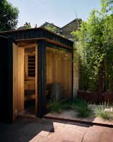 How They Pulled It Off: A Backyard Spa in London That Feels Worlds Away From the City
