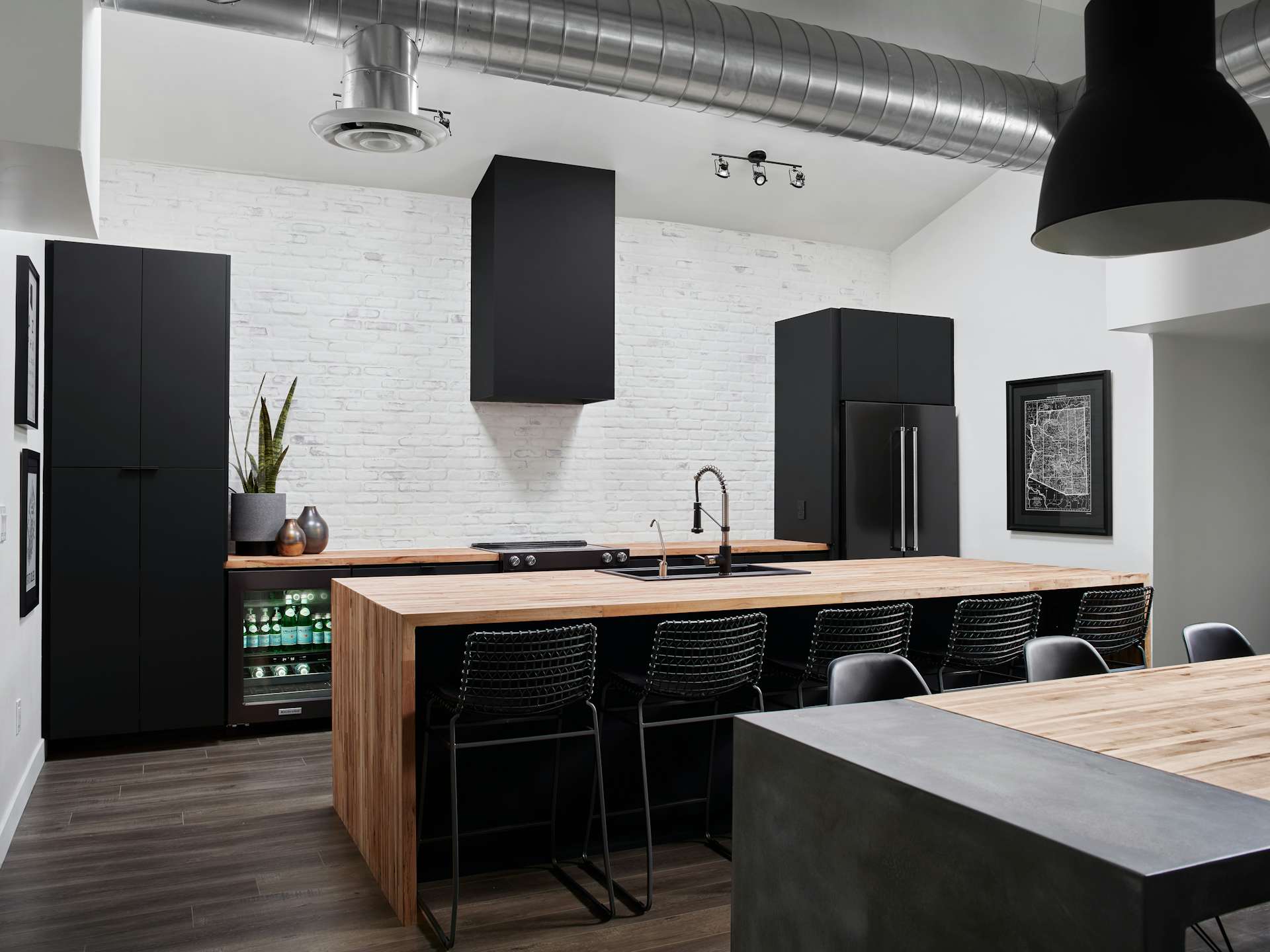 Photo 15 Of 21 In 20 Dynamic Kitchens With Exposed Brick Backsplashes From Waterfall House Dwell 