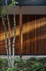 Black Locust Column  Photo 6 of 20 in Ravine House by Wheeler Kearns Architects