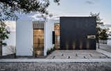 Outdoor and Front Yard Facade / Landgrave House / LTd   Photos from Landgrave House