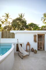 The master suite on the upper floor has a private swimming pool whose water heats up throughout the day. It is almost irresistible to take a warm dip there in the early evening. Next to it, the hammock chair created by Mauricio Arruda