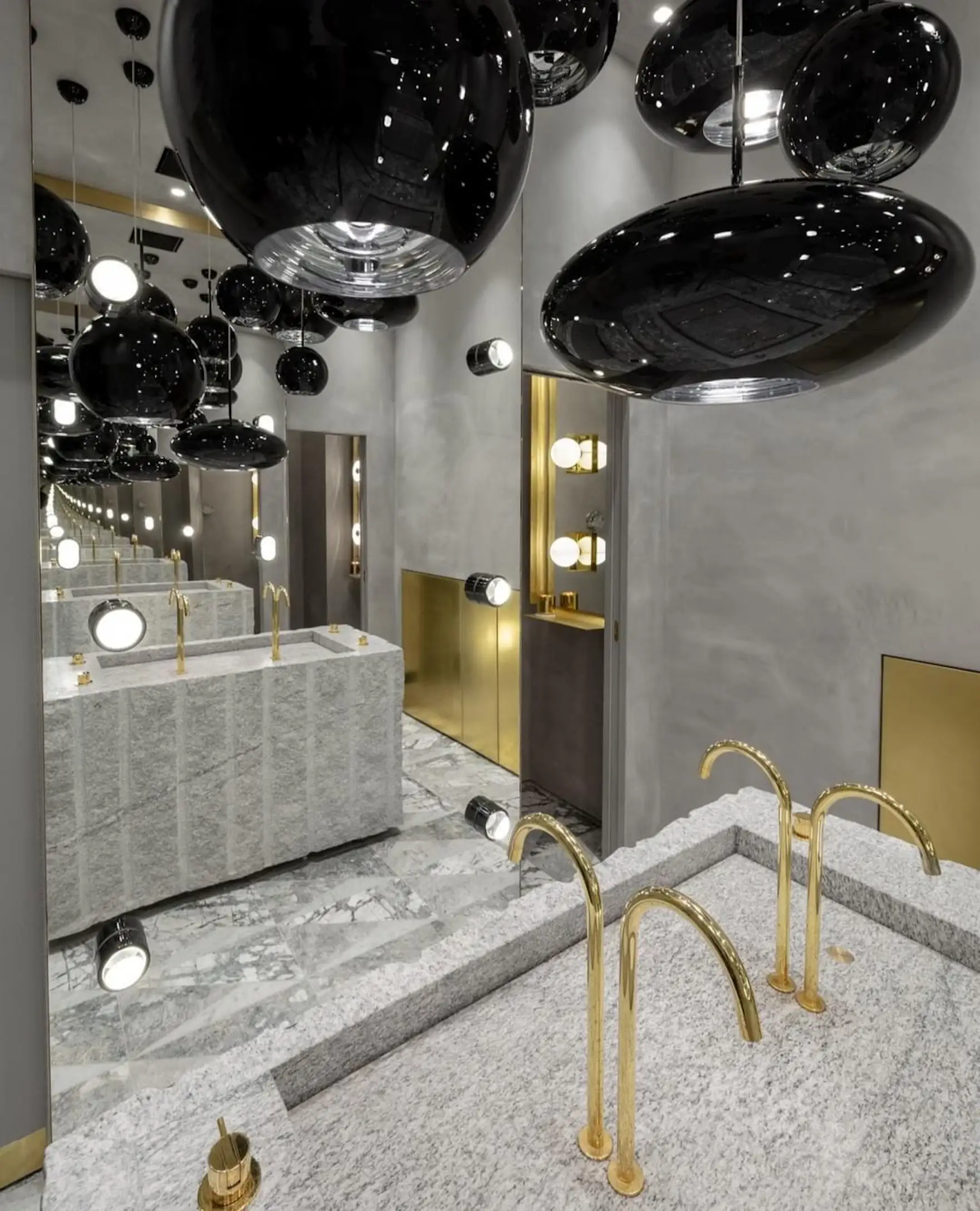 10 Trendy Spots to Take the Perfect Bathroom Selfie - Dwell