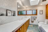 Main floor bathrrom, there is no primary bath just a shared bathroom