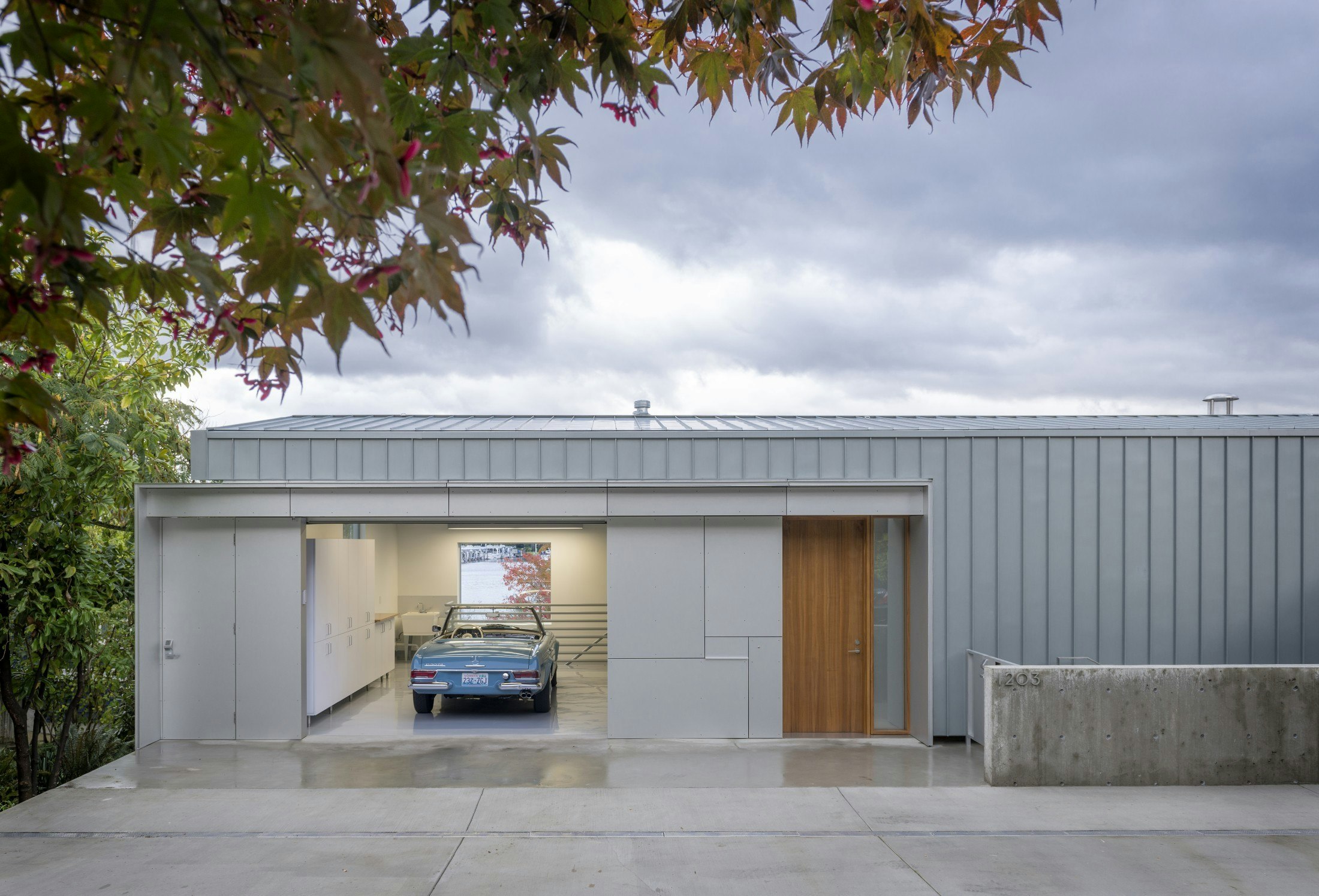 Modern Homes With Revved-Up Garages - Dwell, image size:1993x1495