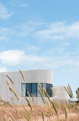 A Chilean Beach Home’s Sinuous Facade Is Designed for High Winds - Photo 8 of 14 - 