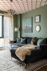 
PRO
Brooklinteriors LLCa few seconds
Bohemian and Art Deco inspired lounge in Brooklyn featuring Tilton Fenwick wallpaper on the ceiling