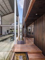 An Architectural “Gorge” Splits This Australian Home in Half - Photo 10 of 10 - 