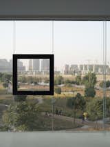 The large area of glass curtain wall not only provides a good view but also introduces the natural scenery of the park into the space