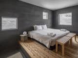 Bedroom, Bench, Bed, and Medium Hardwood Floor Bedroom   Photo 3 of 10 in Foxwood by Tomoyuki Sudo