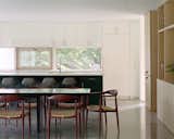 Sheffield residence by Vincent Appel / Of Possible kitchen and dining room