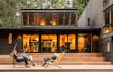 Yoga house by Robert Hutchinson Architects backyard deck