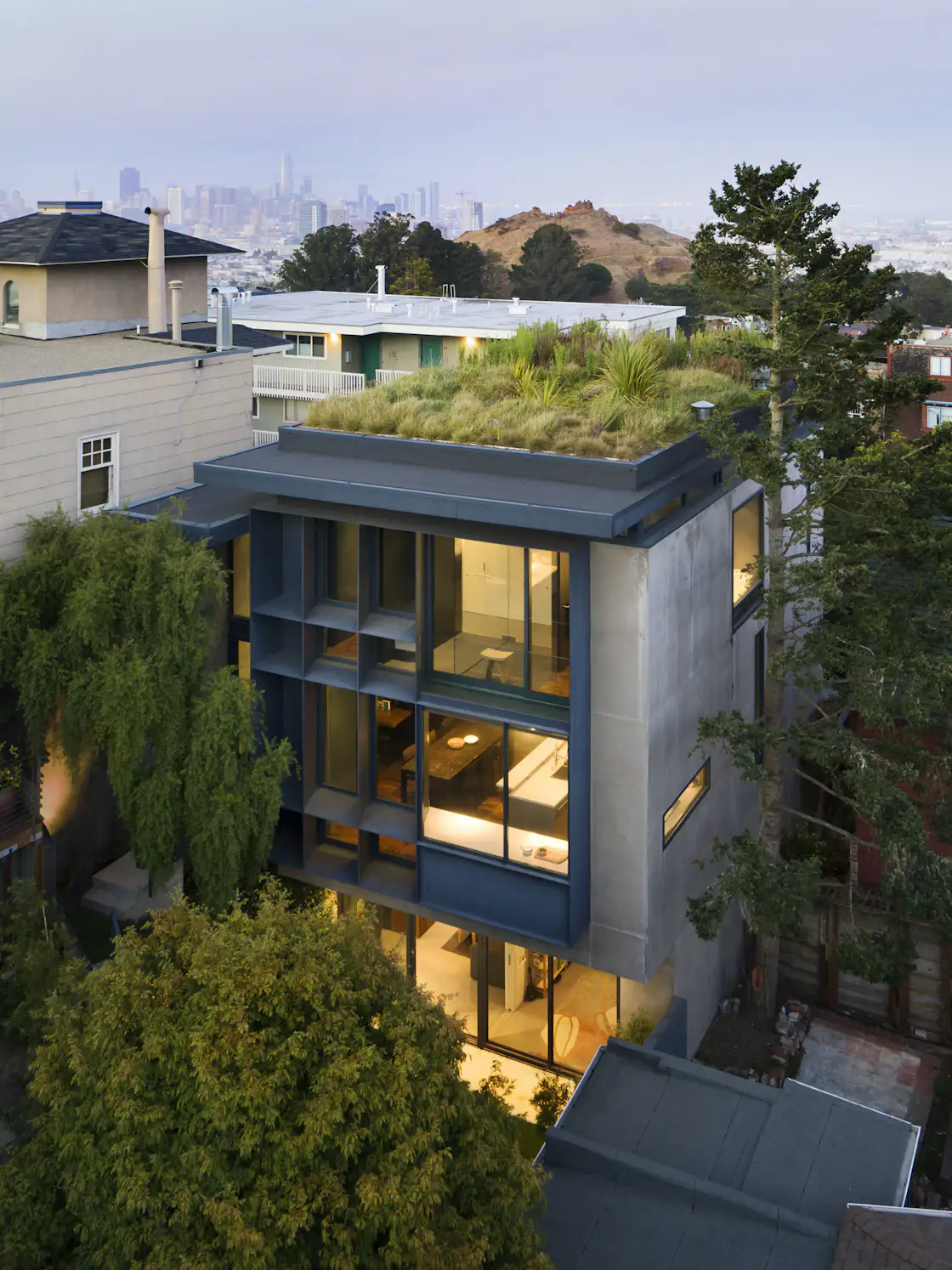 Photo 16 of 25 in 25 Green Roofs That Bring Spectacular Homes to New ...