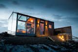 Both ÖÖD Iceland houses have a hot tub at the front overlooking the spectacular scenery. “This makes the experience even more surreal,” says CEO Andreas Tiik. 