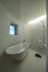 Bathroom of Shell House by Tono Mirai Architects.