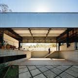 Covered interior courtyard of Casa Granja V by 23 SUL.